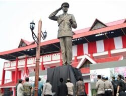 Kapolri Dan Panglima TNI Resmikan Monumen Jenderal Hoegeng Di Kota Pekalongan