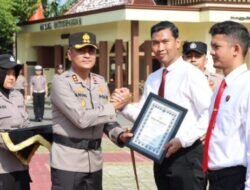 Kapolres Grobogan -purwodadi Berikan penghargaan kepada Anggotanya Yang Berprestasi.