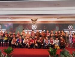 Kapolda Jateng Irjen polisi Ahmad Luthfi Dan Pakar Forensik Kombes polisi yummy Hastry Purwanti Mendapat Penghargaan Tokoh Inspiratif Jateng 2023.