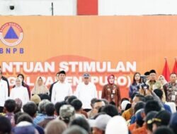 Pj Bupati Pati Henggar Hadiri Penyerahan Bantuan Stimulan Untuk Petani Gagal Panen.