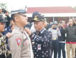 Pj Bupati Pati Henggar Pimpin Apel Gelar Pasukan Operasi Keselamatan Lalulintas Candi 2024 Di Mapolresta Pati.