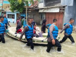 Ratusan Petugas Di Kerahkan Guna Evakuasi Korban Banjir 44 Desa Di Demak.
