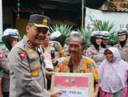 Kapolda Jateng Dan Pangdam lV Diponegoro Berikan Bantuan  Korban Banjir Di Juwana Pati.