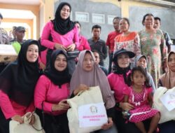 Bayangkari Salurkan Bantuan Korban Banjir Dan Pengungsi Di Wilayah Kabupaten Demak.