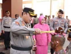 Kapolres Kudus Menutup Tradisi Pembaretan Bintara Remaja Polri Angkatan 50 Lulusan 2023.
