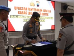 Polres Demak Gelar Upacara Penyerahan Jabatan Kabaglog Dan Kenaikan Pangkat Pengabdian.
