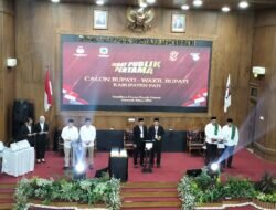 Debat Publik Pertama Tiga Pasangan Calon Bupati Dan wakil Bupati Pati , Di Ruang Rapat Paripurna DPRD Kabupaten Pati.