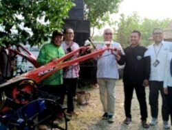 Petani Tebu Blora Mendapatkan Bantuan CSR Empat Traktor Tangan Dari Bulog  Pusat.