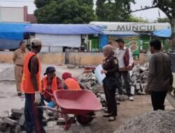 Kejaksaan Negeri Rembang Di Dampingi Dindagkop – UKM Monitoring Pekerjaan Penataan Lingkungan Pasar Kragan.
