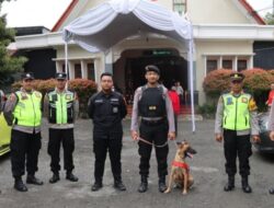 Berikan Rasa Aman Jelang Perayaan Natal 2024,Polres Demak Lakukan Sterilisasi Gereja.