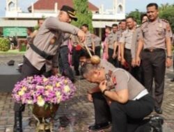 Kapolresta Pati Pimpin Upacara Kenaikan Pangkat Setingkat Lebih Tinggi Pada 108 Personel Polresta Pati .