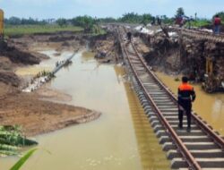 PT KAI Akan Secepatnya Selesaikan Perbaikan Jalur Kereta Api Yang Terdampak Banjir Di Grobogan.