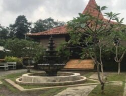 Astana Hinggil Menjadi Salah Satu Destinasi Wisata Di Batealit Jepara.