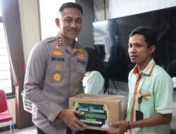Giat Ramadhan Kapolres Demak Berikan Bansos Kepada Karyawan Di Lingkungan Polres.