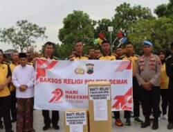 Sambut Hari Bhayangkara Ke -79,Polres Demak Gelar Bakti Religi Bersihkan Tempat Ibadah.