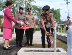 Sambut Hari Bhayangkara Ke-79 Kapolres Demak Beserta Jajarannya Ziarah Ke makam Pahlawan.