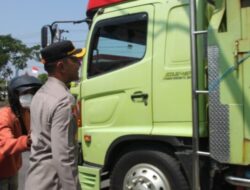 Polres Demak Lakukan Pengamanan Terhadap Sopir Truk Yang Lakukan Aksi Damai Terkait ODOL Di Semarang.