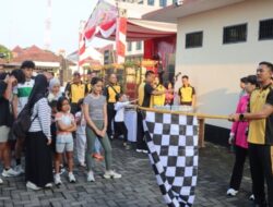 Polres Demak Dan Jajarannya Rayakan Hari Bhayangkara Ke -79 Dengan Menggelar Acara Jalan Sehat.