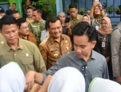 Gubernur Jateng Ahmad Luthfi Dampingi Wakil Presiden Gibran Rakabuming Raka Tinjau Pelaksanaan Program MGB Di Salatiga Jawa Tengah.