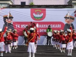 Polres Demak Dan Pengurus Bayangkari Gelar Peringatan Hari AlDS Sedunia Di Alun-Alun Demak.