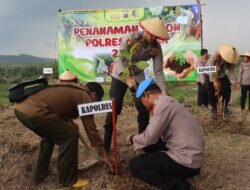 Peduli Lingkungan Polres Demak Tanam 500 Bibit Pohon Jati Di Karangawen.