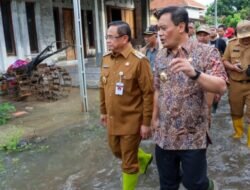 Gubernur Jateng Ahmad Luthfi Di Dampingi Bupati Pati Kunjungi Lokasi Terdampak Banjir Di Kabupaten Pati.