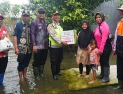 Polres Demak  Lakukan Bakti Sosial Dan Layanan Kesehatan Bagi Masyarakat Terdampak Banjir.