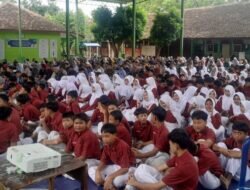 SMP Negeri 01 Sukolilo Bersama Polsek Dan Forkopimcam Gelar Sosialisasi Hukum Pencegahan Dini Kenakalan Remaja Pada Siswa.