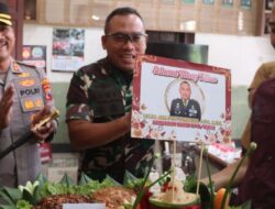 Kapolres Demak Beserta Jajaran Berikan Kejutan HUT Ke-42 Dandim 0716/ Demak.