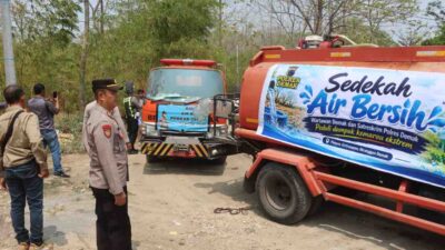 Polres Demak dan Wartawan Salurkan Empat Tangki Air Bersih ke Ponpes Giri Kesumo