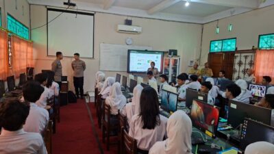 Polres Demak Bekali Pelajar SMAN 2 Mranggen Keterampilan Bijak Gunakan AI